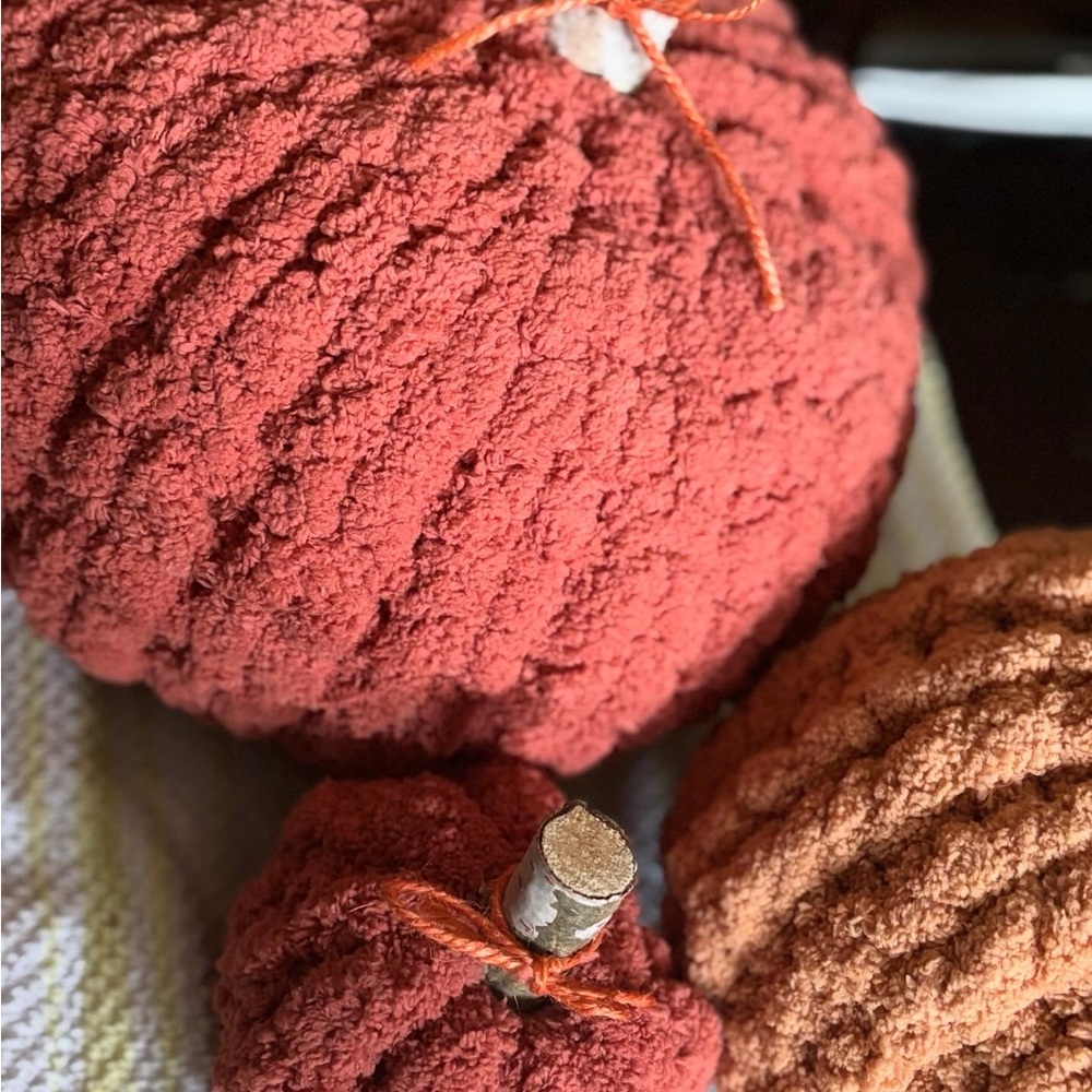 Cozy Textured Pumpkin Decor Set - Rust and burnt orange set